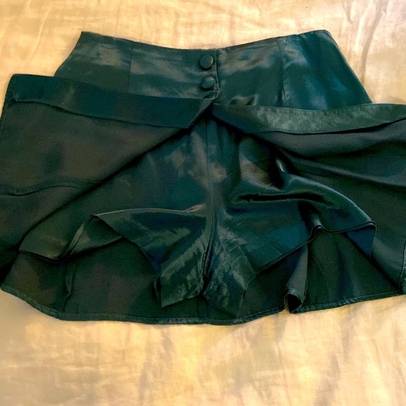 SOLD 🍏Vintage green satin skort - Picture 4 of 5